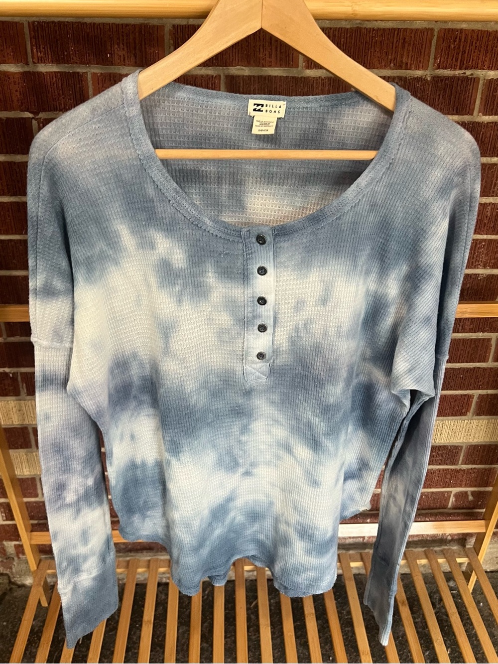 Billabong tie-dye Henley